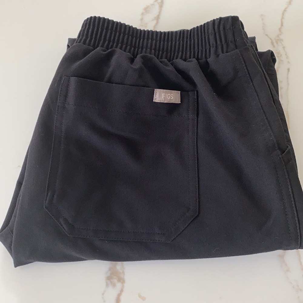 Figs Black Yola- Petite skinny scrub pant